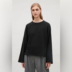 COS wide-sleeved sweatshirt